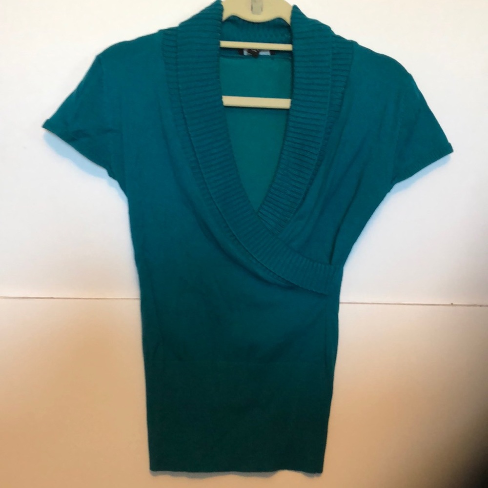 Teal short sleeve sweater by Byer California B-Wear Size M